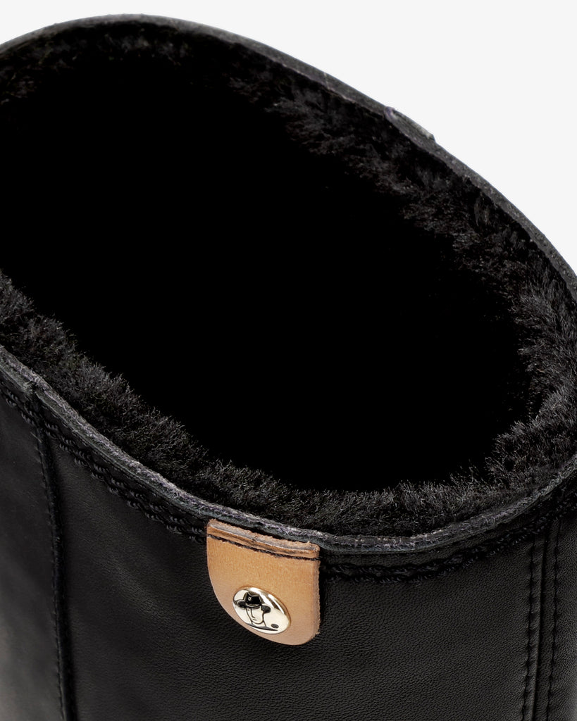 Bambina Igloo Trav botas de piel con forro interior de pelo natural. negro