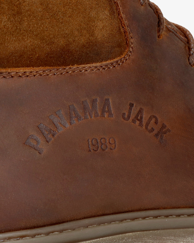 Beker botín de piel con forro interior de piel. cuero