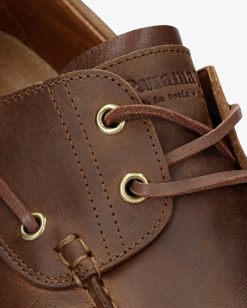 Boat náutico de piel con forro interior de piel. cuero