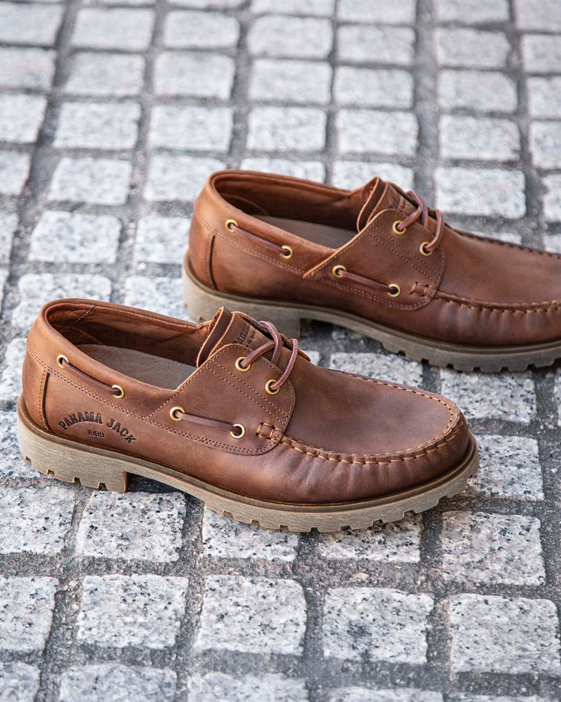 Boat náutico de piel con forro interior de piel. cuero