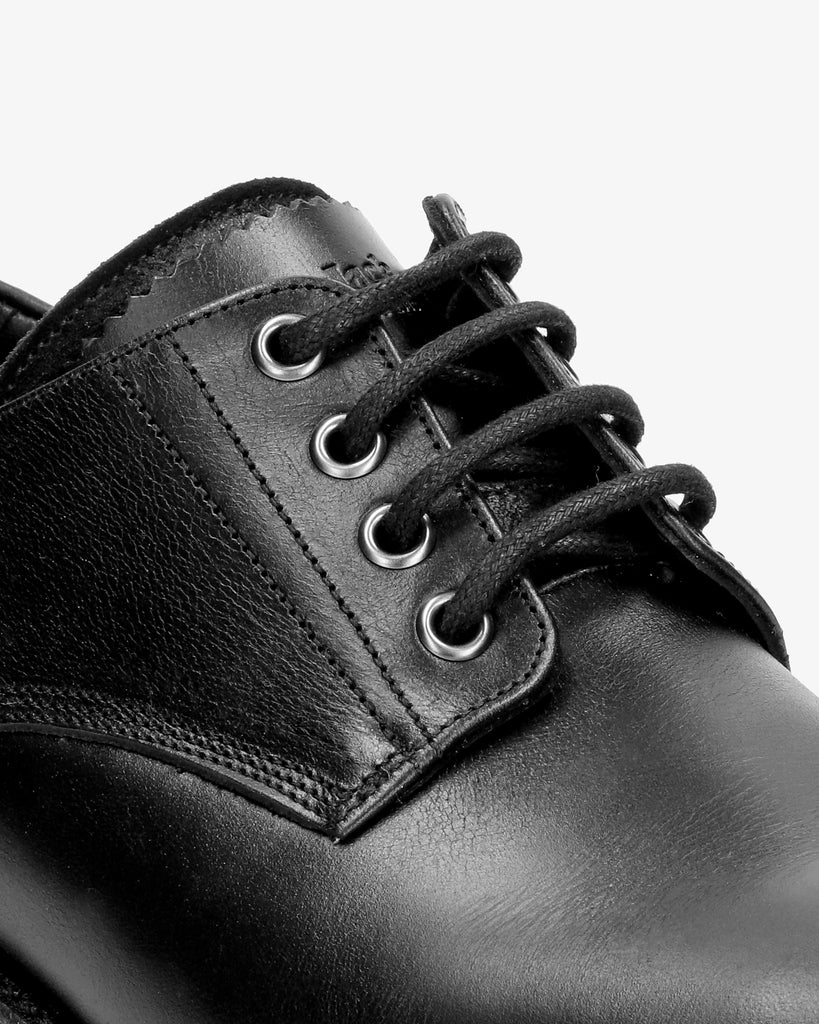 Gante zapatos de piel con forro interior de piel. negro