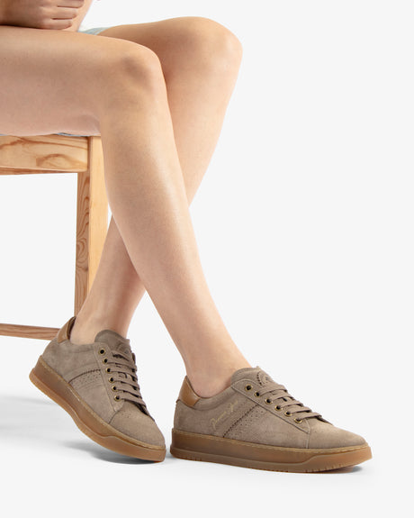 Gia sneakers de piel con forro interior de piel. taupe