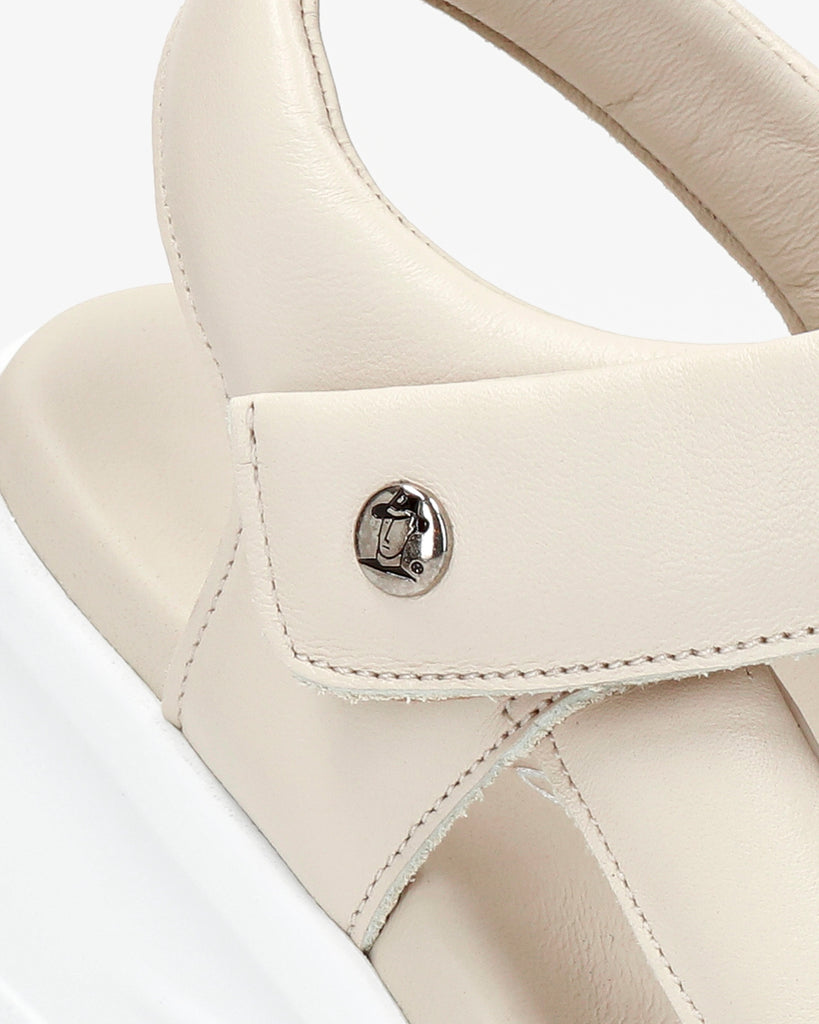 Naroa sandalias de piel con forro interior de piel. crudo