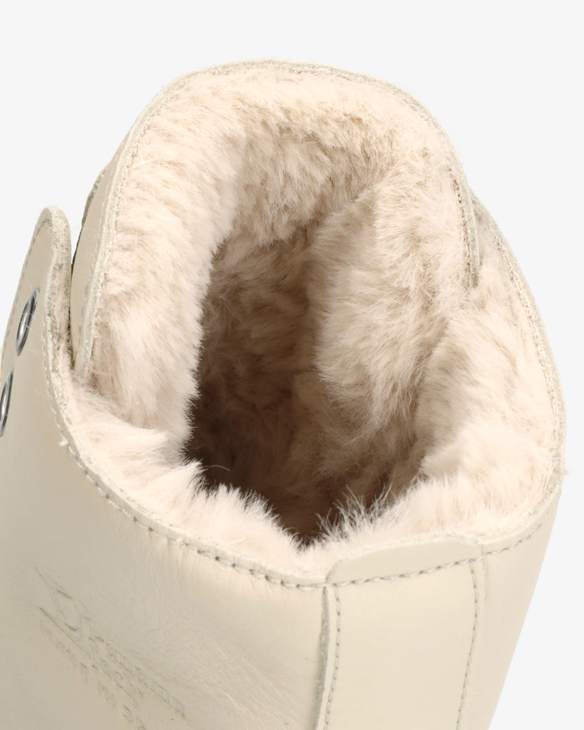 Polonia botas de piel con forro interior de pelo. crudo